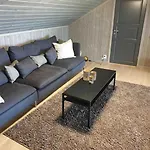 Magic Views And Walking Distance To Beaches Feriehus